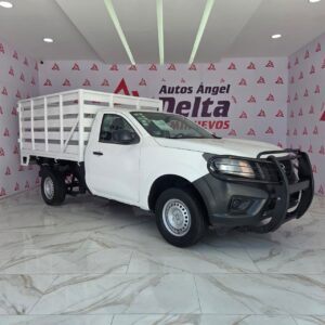 Nissan NP300 Estacas